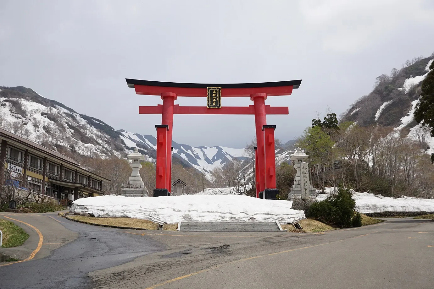 湯殿山神社の写真 3